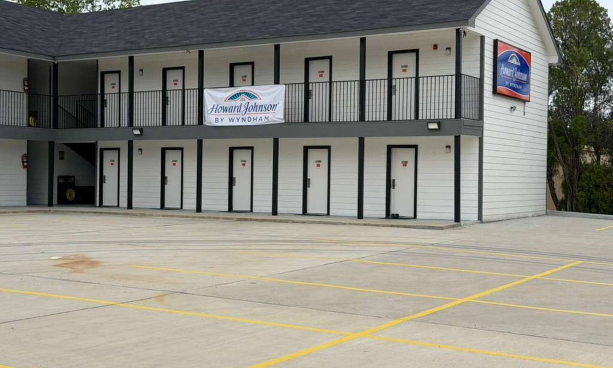 Hillsboro Hotel | Howard Johnson by Wyndham Hillsboro TX