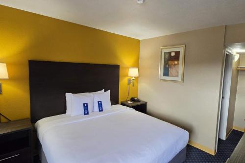 Odessa Hotel | Howard Johnson by Wyndham Odessa TX