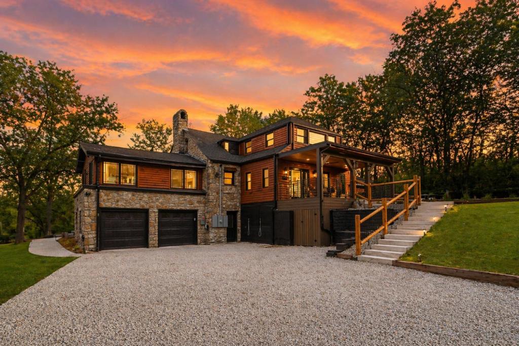 Grandview House | HQ! Sleeps 21-Sauna-Pickleball-6min to Shuttle