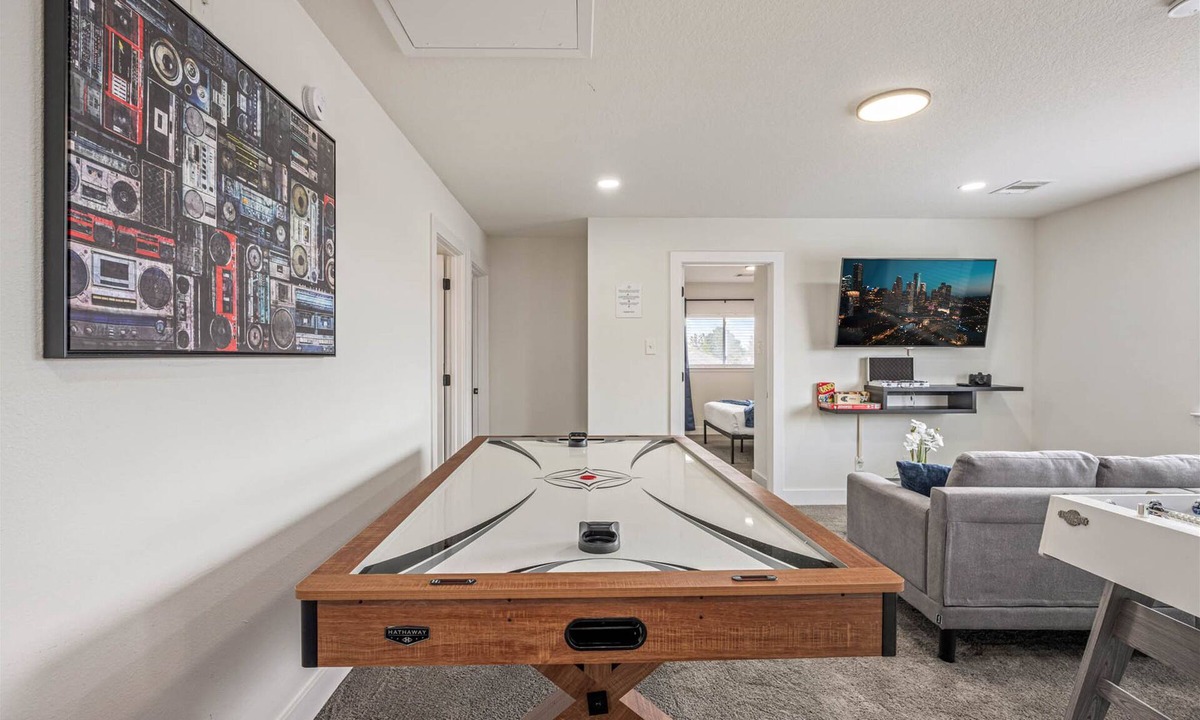 Houston House | Htown Getaway | Game Room BBQ Fire Pit Sleeps 16