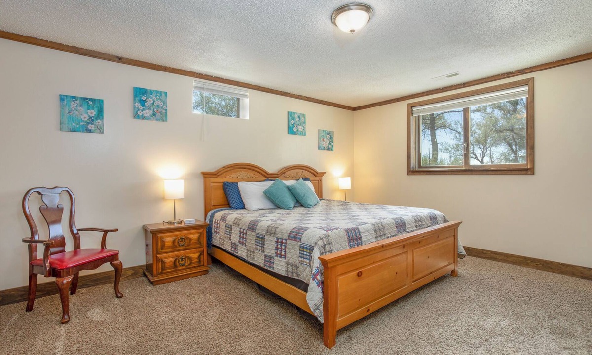 Hudson House | Huge Country Walk Out Basement Apartment