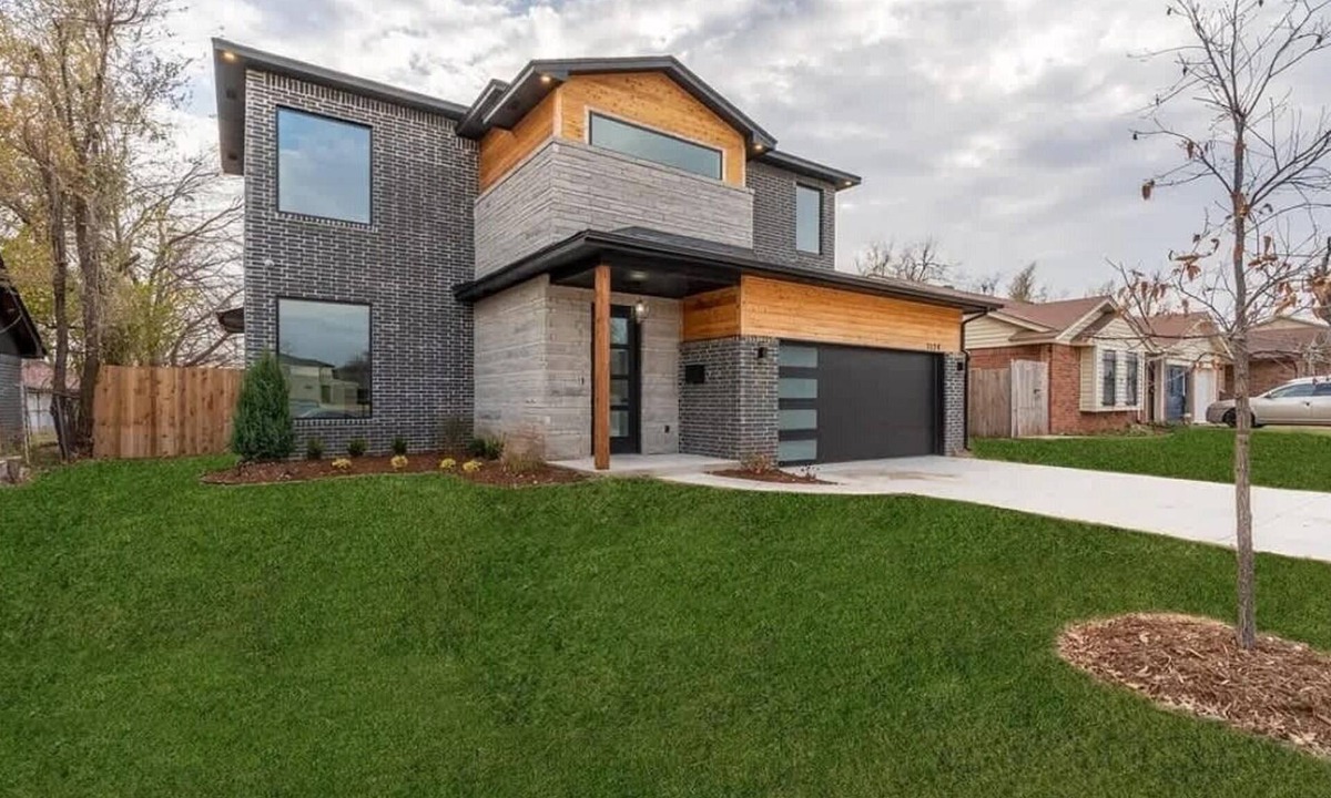 Central Oklahoma City House | HUGE Modern House Near Bricktown