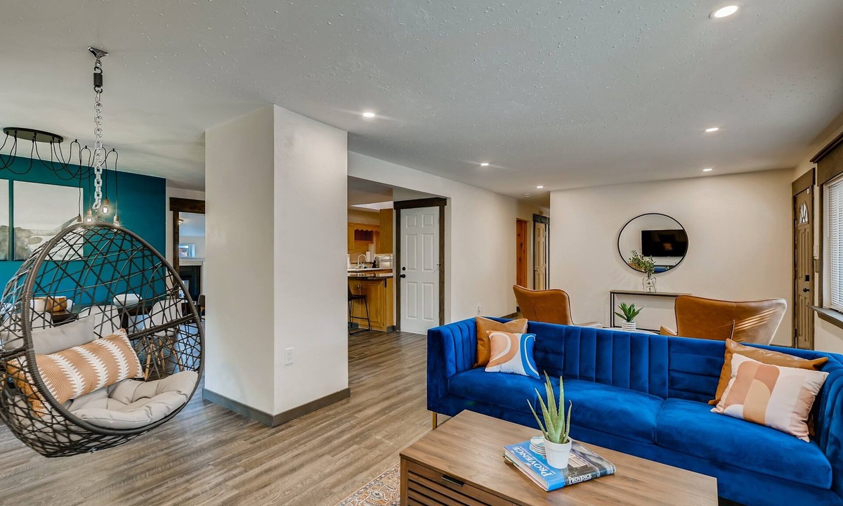 Alta Vista Area House | Huge & Stylish 5bd3ba Close to Denver & Boulder! Dog friendly!