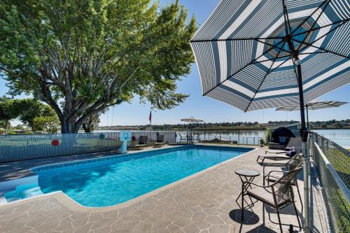 Moses Lake House | Hunting & Fishing Trip Base Camp on Moses Lake!