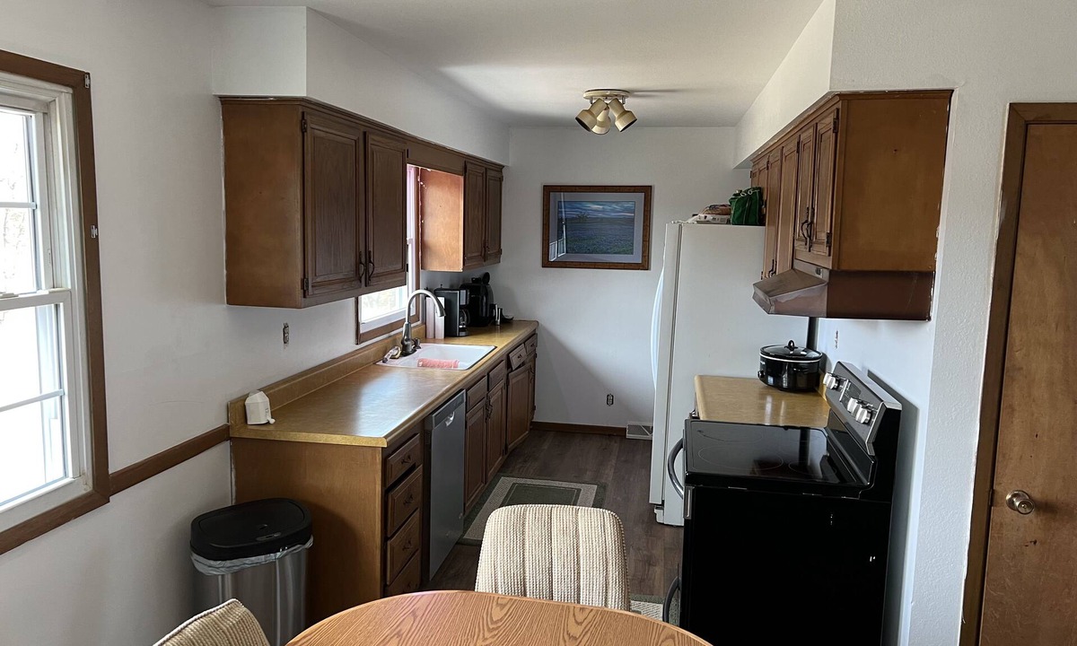 Mercer County House | Hunting Stay close to Iowa public Hunting