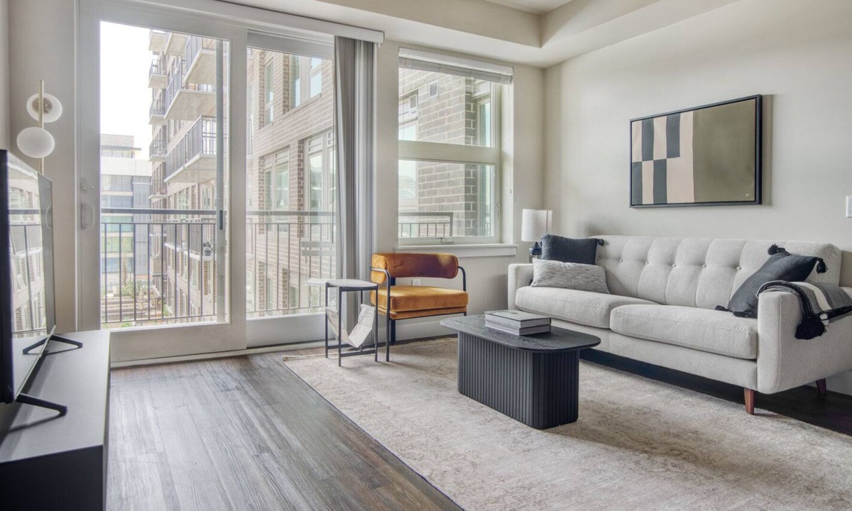 Hale Apartment | Ideal Congress Park 2BR w/ Gym & Pool, near shops & dining, by Blueground