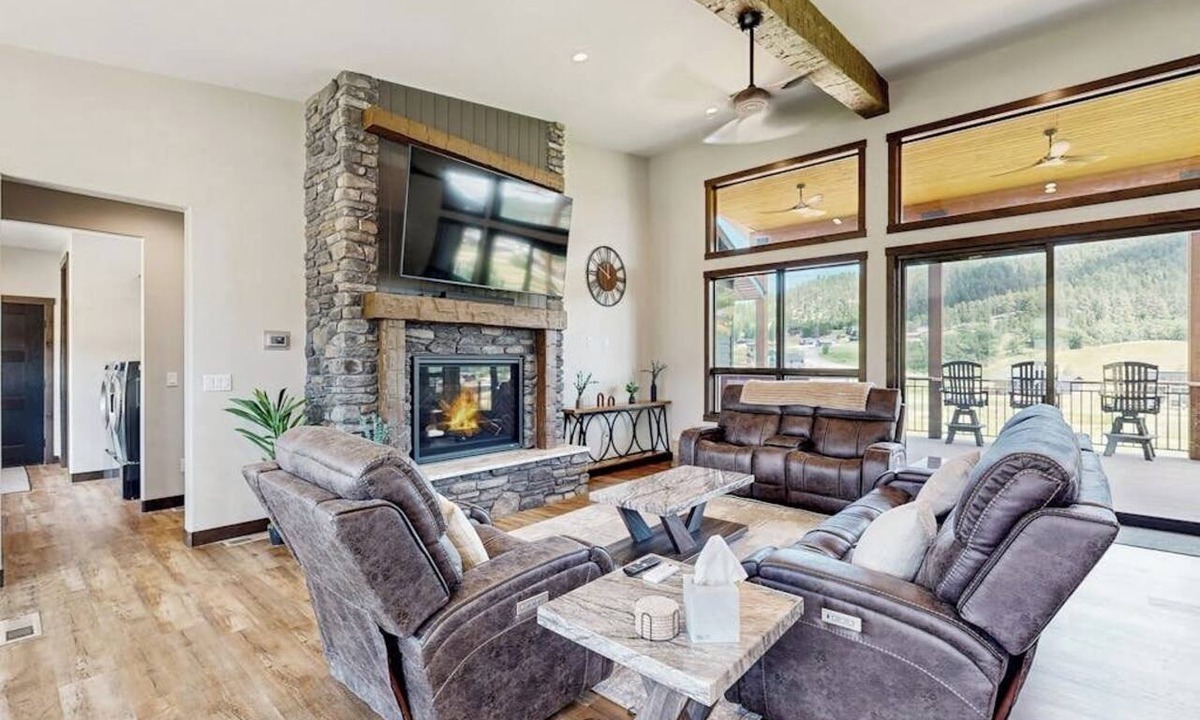 Sturgis House | Immaculate, dog-friendly home w/hot tub, outdoor patio, pool table & lake views