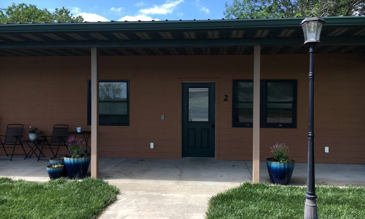 Clay County House | Impressive Cabin Rental for Outdoor Adventure Getaway near Manhattan, Kansas
