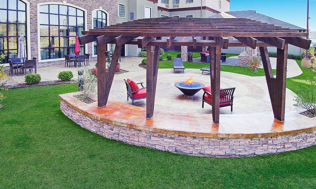 Longview Condo | Indoor Pool. Free Breakfast. Gym & Business Center.