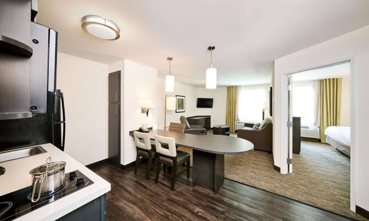Northeast Heights Hotel | Indulge in Home-Like Comfort! Pet-Friendly, Short Drive to ABQ BioPark Zoo!