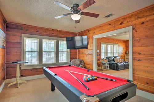 North Overton House | Inviting Lubbock Home > 1 Mi to Downtown