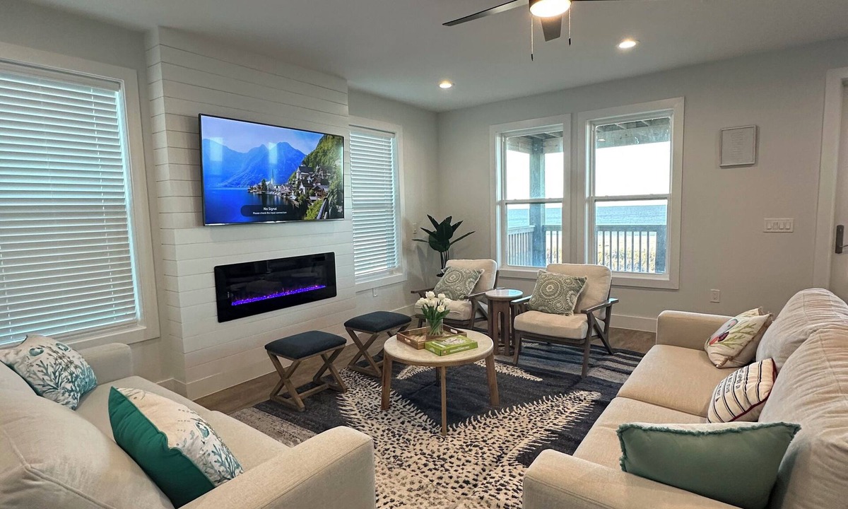 Freeport House | Island Breeze - Sleeps 18 - Spacious 5-Bedroom Beach Front House
