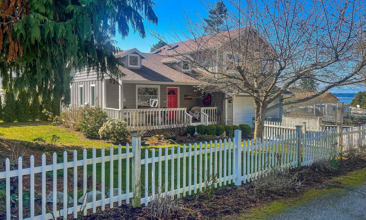 Camano Island House | Island Cottage | House on Camano Island with ocean/mountain view, decks, firepit