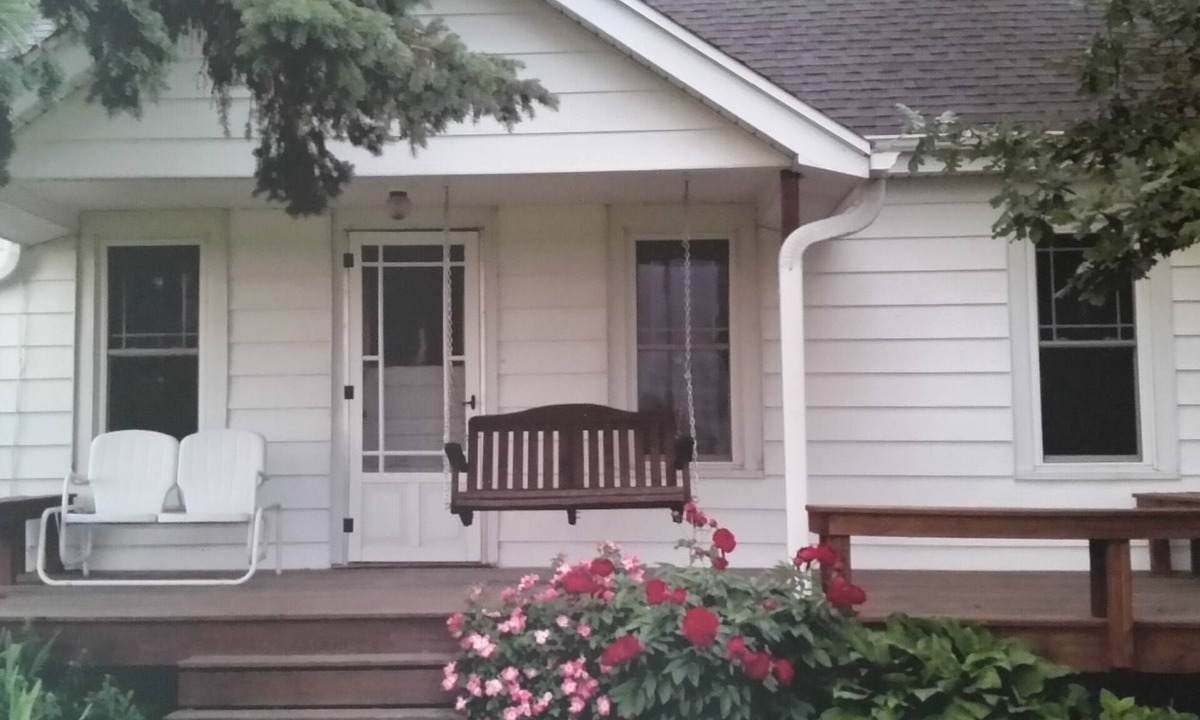 Bloomington House | JLBrinkmeyer Ranchhouse, cozy and authentic, set in beautiful southern Iowa