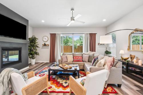 Fort Worth House | Joyous 3BD House in the heart of Fort Worth