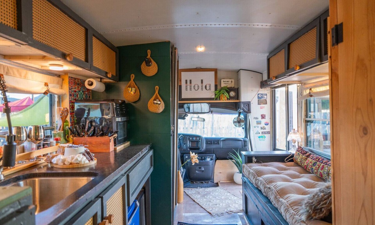 Alpine Cabin | Judy`s Mule-Schoolie with Outdoor Movie Theatre
