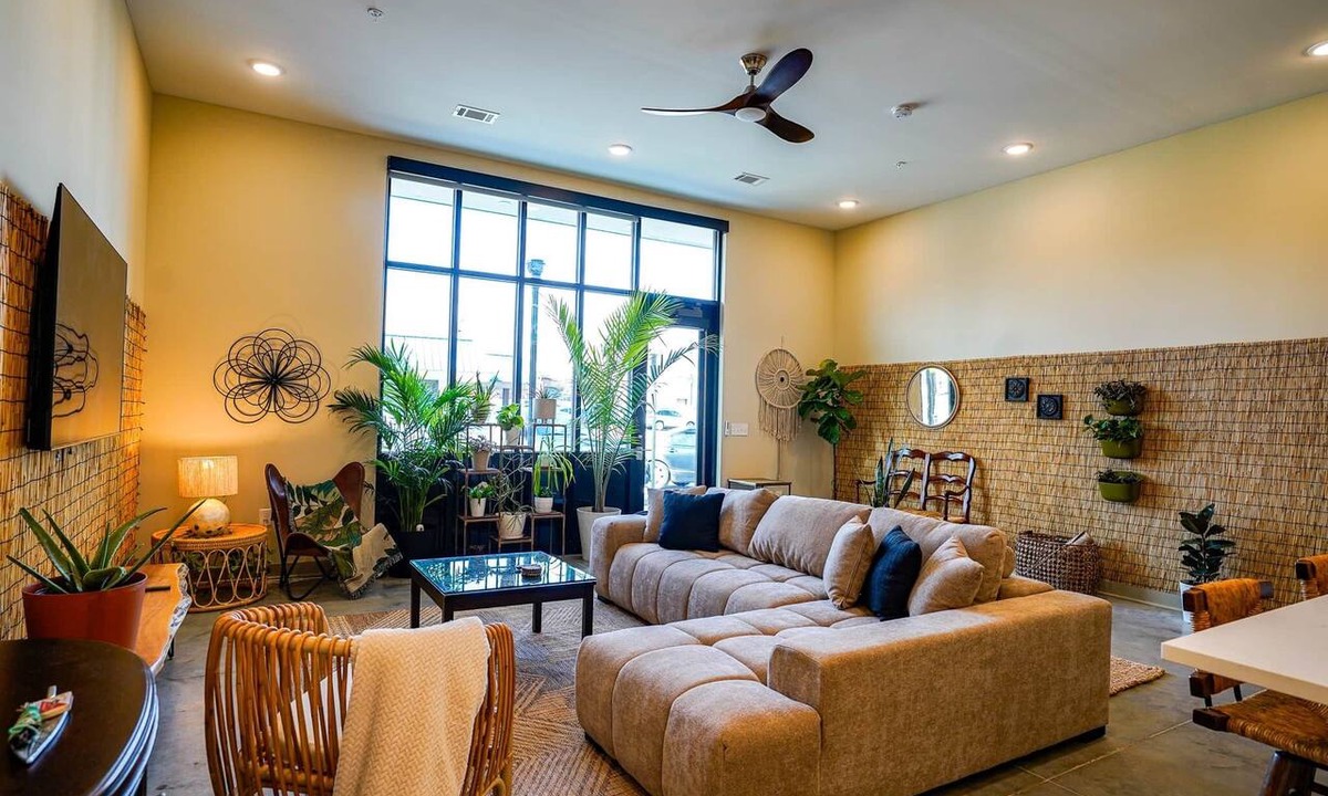 Oread Apartment | Jungle Jasper Suite - NEW Loft near Massachusetts!