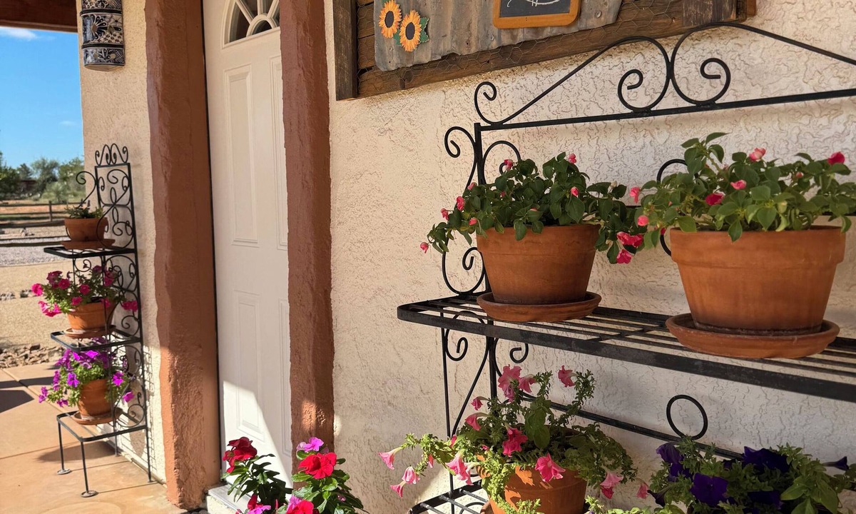 Sierra Vista Southeast Apartment | Just 20 mins from Bisbee! 2 room apartment on country hobby farm