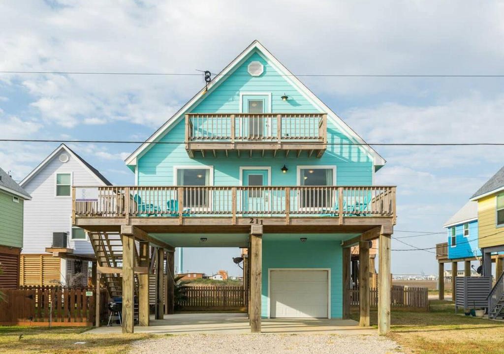 Surfside Beach House | Just Take It Easy - Modern Decor, Chill Vibe!