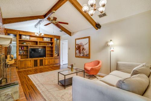 Tarrant County House | Karaoke Ready! Fort Worth Area Home