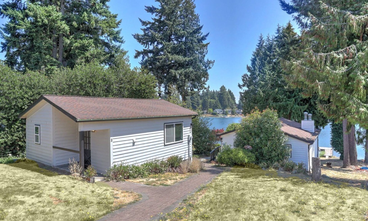 SeaTac Cabin | Karmen's Lake Cottage B