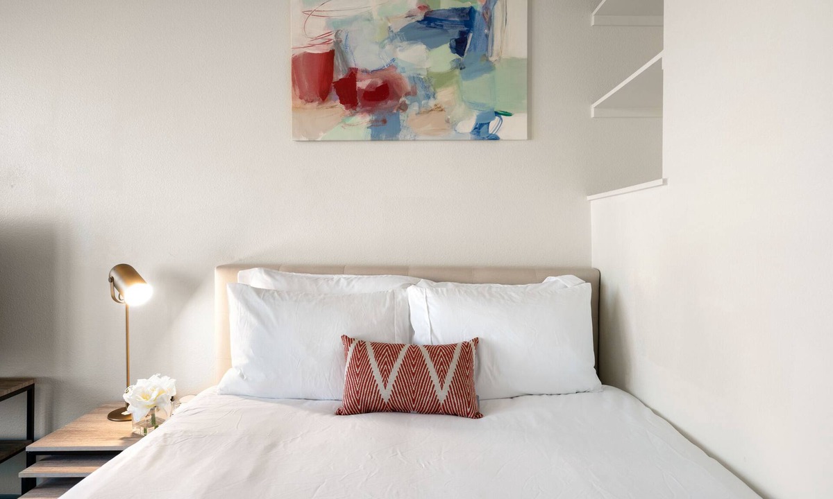 Central Arlington Apartment | Kasa | Near Esports Stadium | Arlington