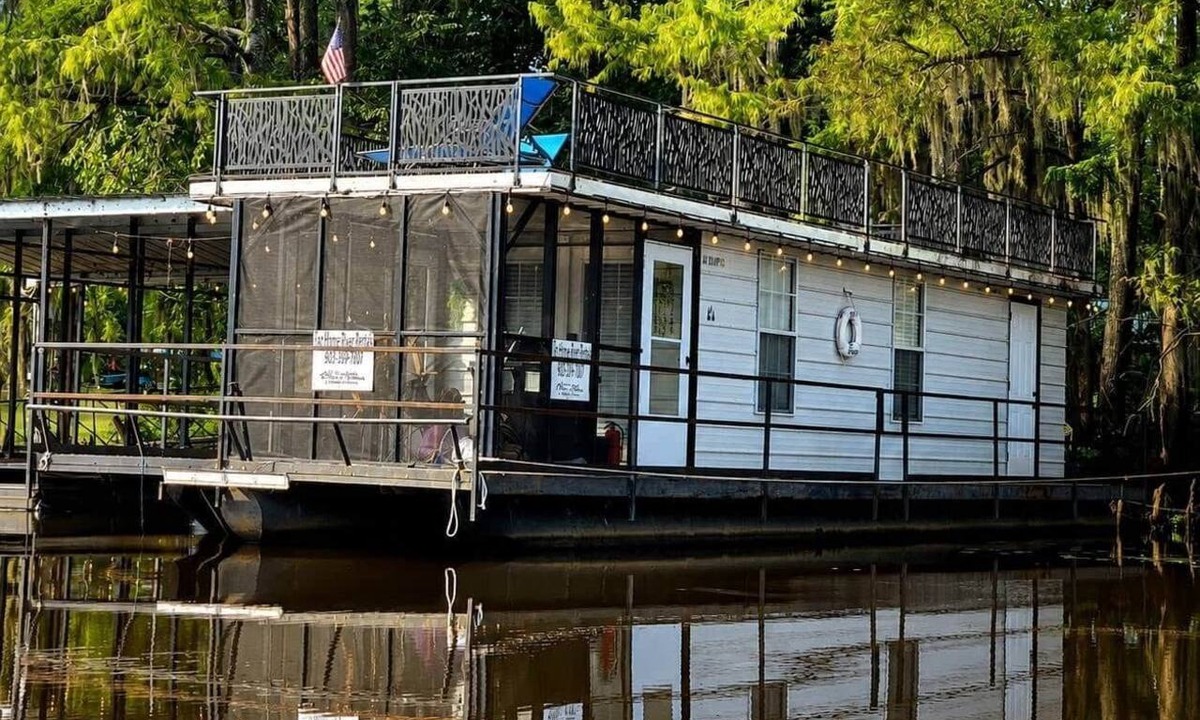 Uncertain Boat Rental | Keepin It Reel on Caddo Lake (Houseboat)