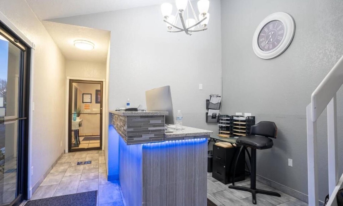 Tri-Cities Hotel | Kennewick Inn & Suites Tri Cities