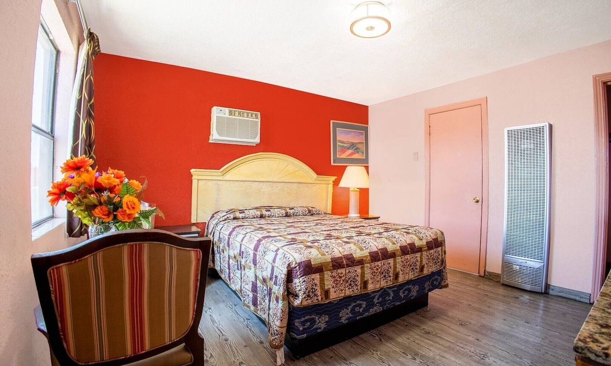 Lakeside Apartment | King Bed Non-Smoking