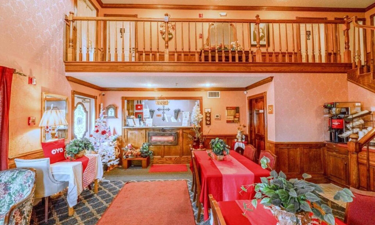 Eureka Springs Apartment | King Bed,Sofa,Kitchenette, Jetted Tub