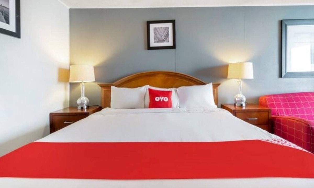 Jennings Hotel | King Bed Comfort & Convenience: Pet-Friendly Option & Free Self-Park!