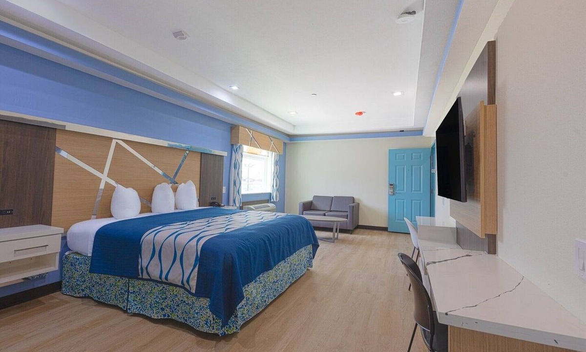 George Bush Park/Eldridge Apartment | King Bed with Kitchenette Non-Smoking