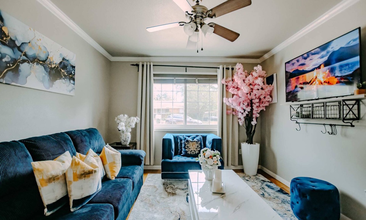 Nacogdoches Apartment | King + Queen 2BR · Sleeps 6 · Walk to SFA