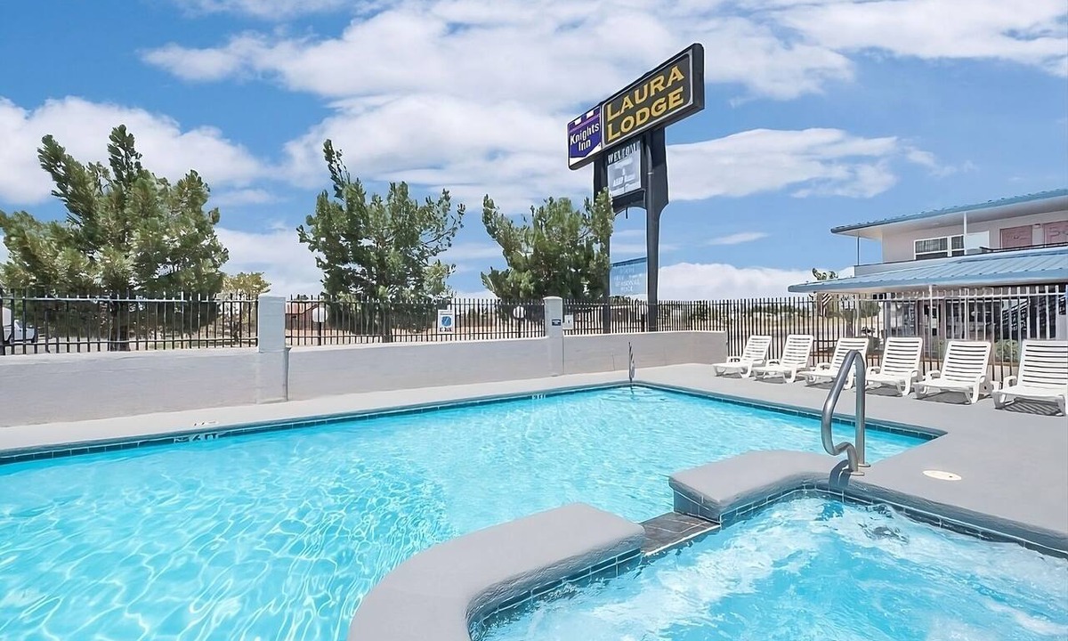 Pecos Hotel | King Room with Fee Breakfast, Airport Shuttle, Pool Close to Pecos Museum