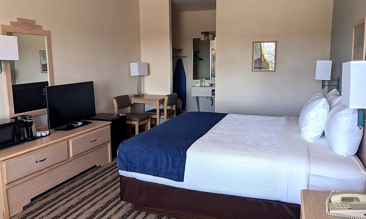 St. Michaels Hotel | King Room with Red Rock Vistas | Pet-Friendly, Restaurant & Free Hot Breakfast