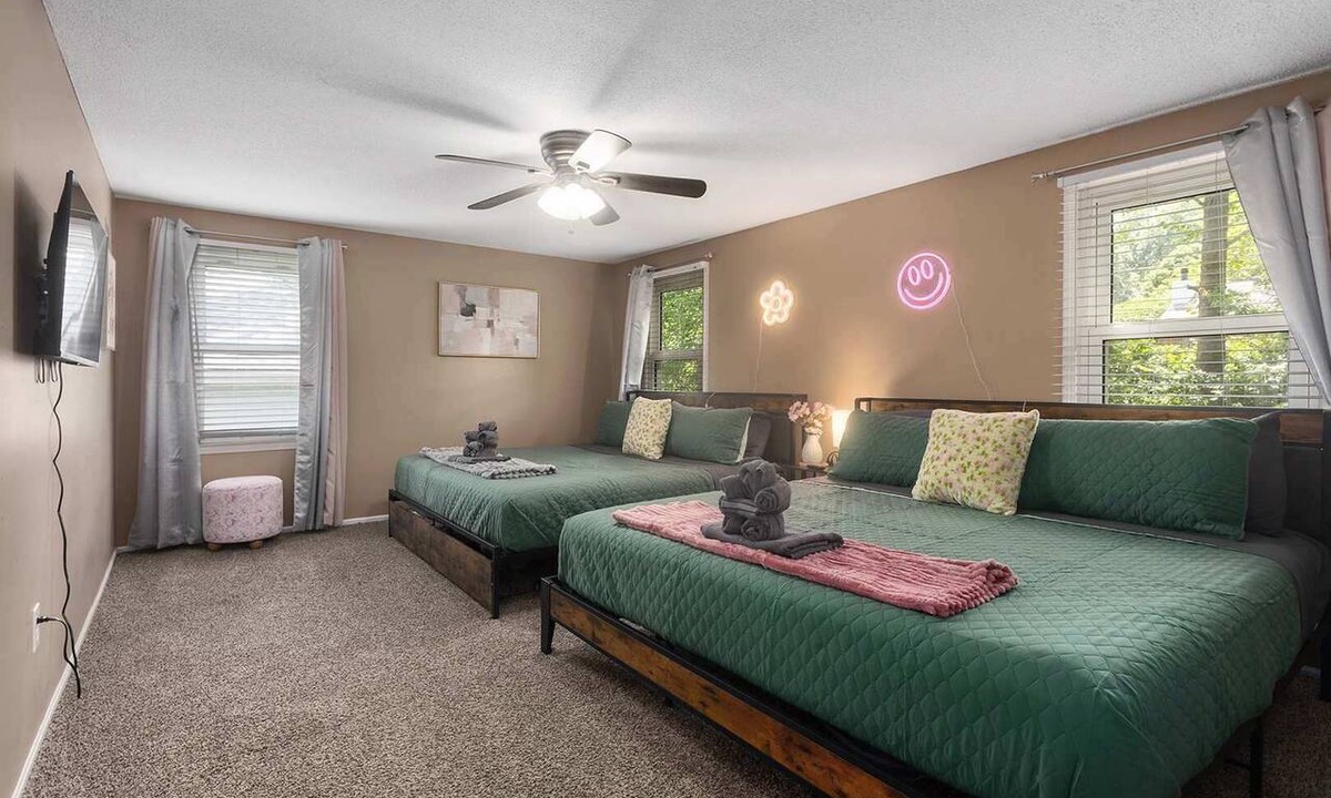 Lenexa House | KingBeds|Fenced Yard