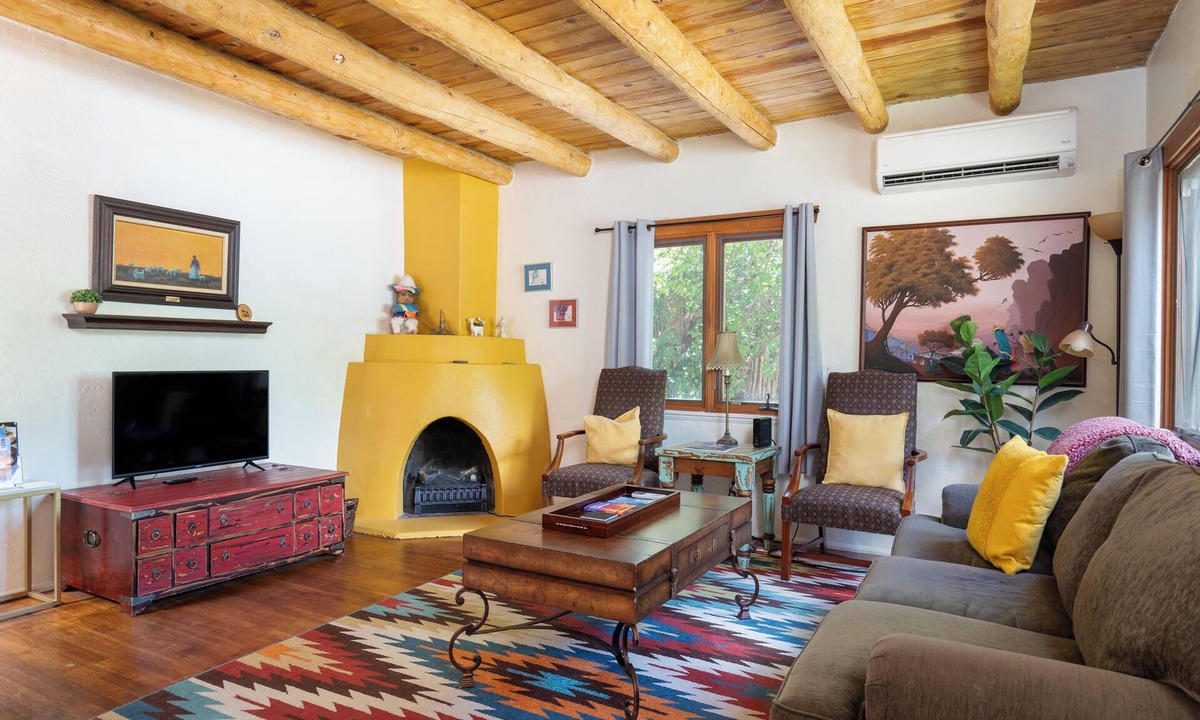 Southside House | Kiva Cottage | Fireplace, Patio + Foosball Table!