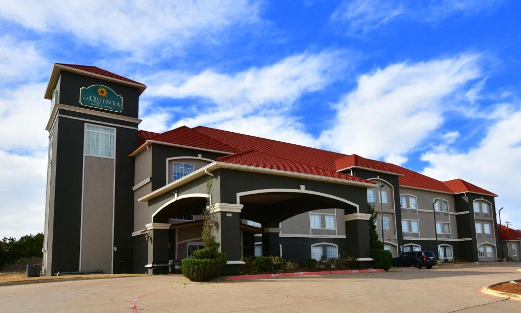 Glen Rose Hotel | La Quinta by Wyndham Glen Rose