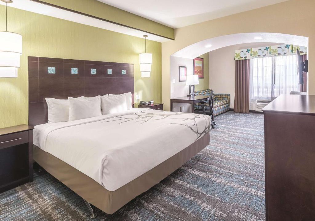 South Arlington Hotel | La Quinta by Wyndham Dallas Grand Prairie South