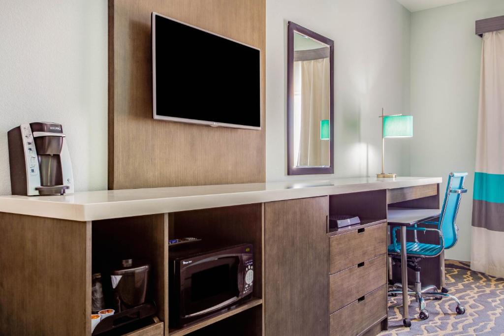 Roanoke Hotel | La Quinta Inn & Suites by Wyndham Northlake Ft. Worth