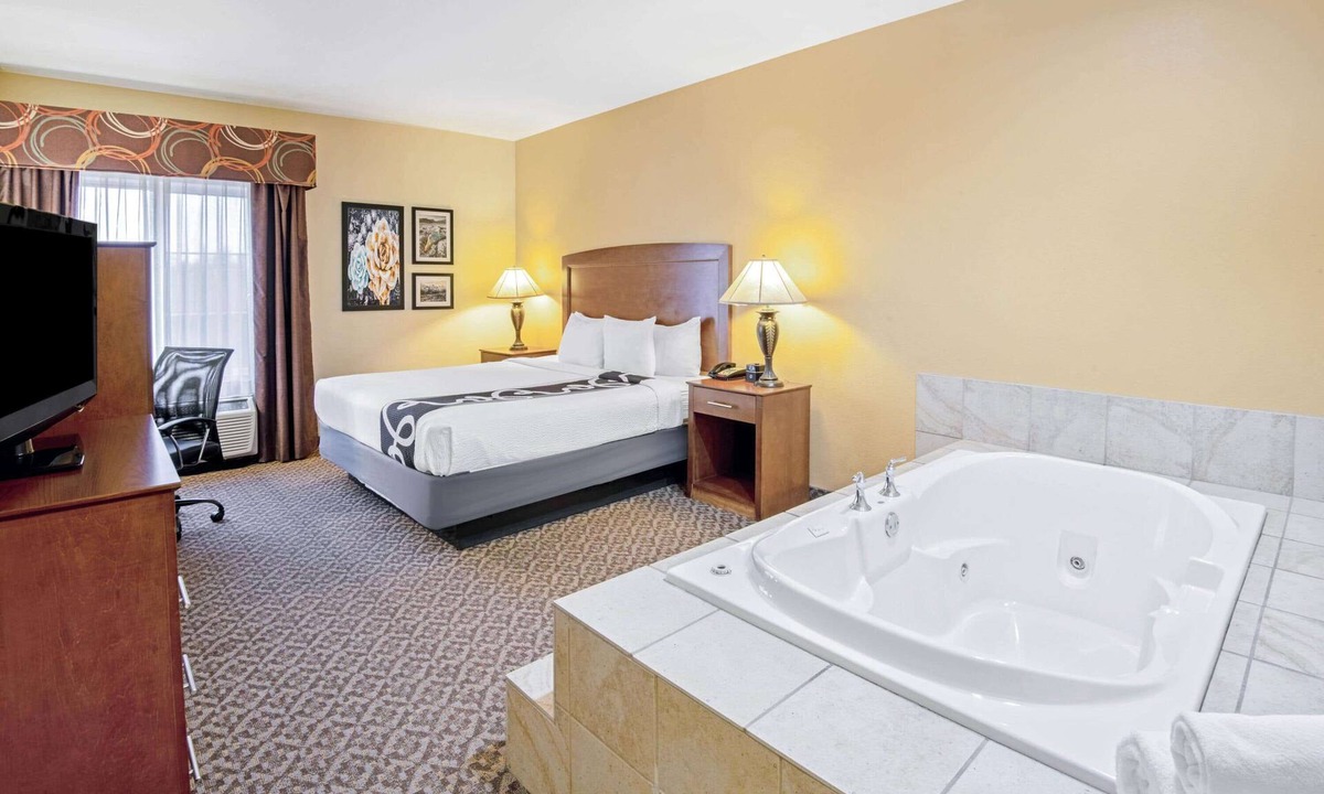 Lawton Hotel | La Quinta Inn & Suites by Wyndham Lawton/Fort Sill