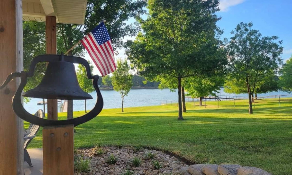 Wills Point House | Lake Front Gated Property Private Dock Book 3 Nights - Get 4th Night Free.