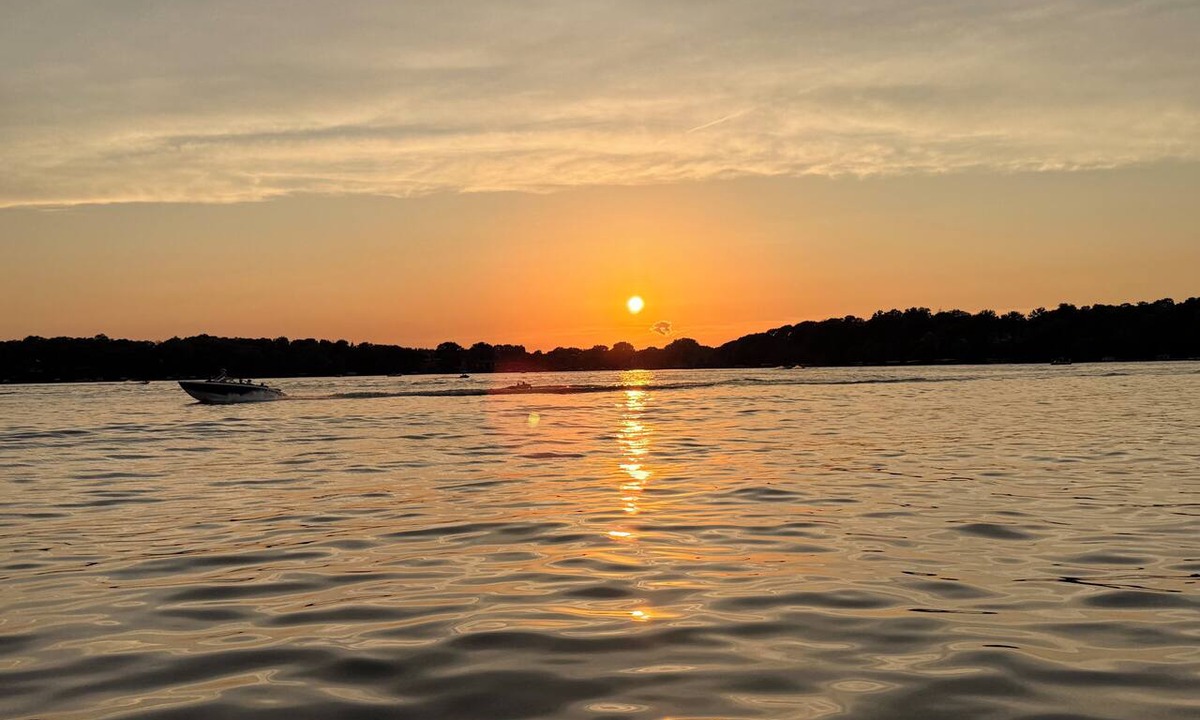 Fairmont House | Lake front sanctuary with a dock on Fairmont’s chain of lakes
