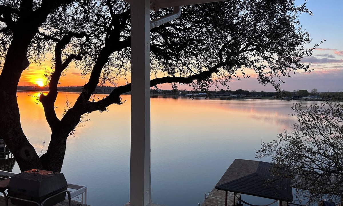 Granbury Cottage | Lake Granbury Cottage, Just steps from the historic square!
