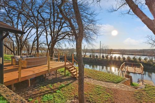 Dennis House | Lake Granbury House, Sleeps 11 with Lake Access!