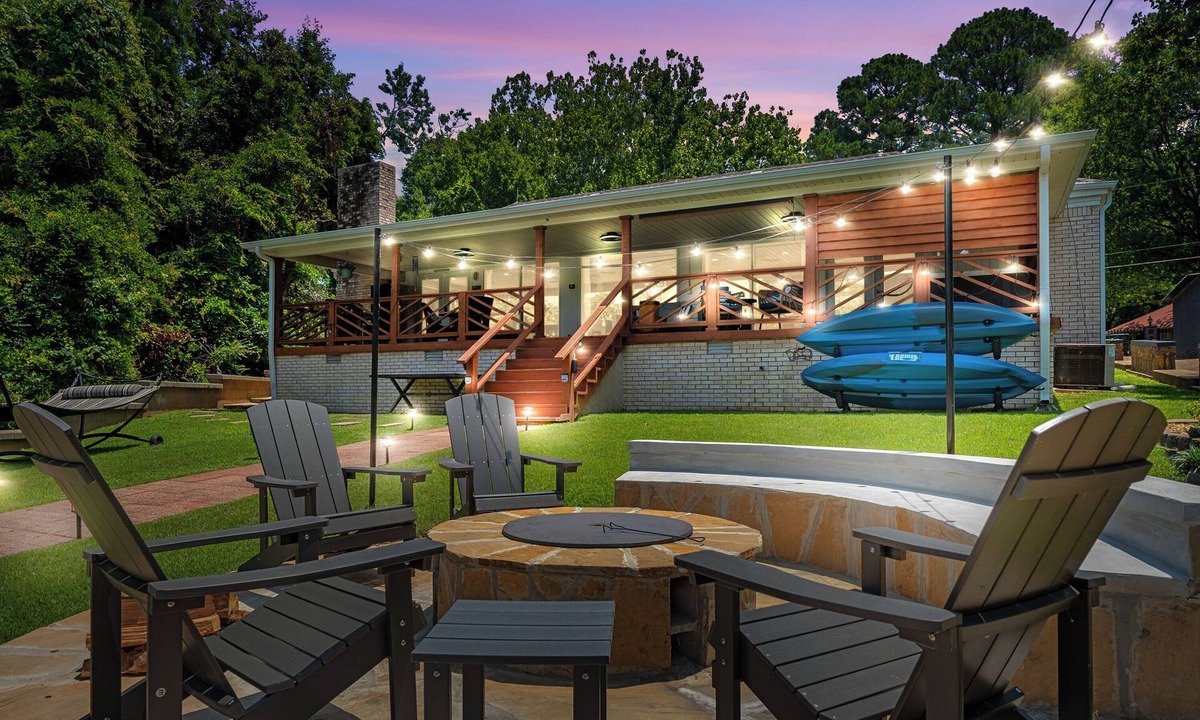 Lake Hamilton House | Lake Hamilton Game Room, Hot Tub, Kayaks, Fire Pit
