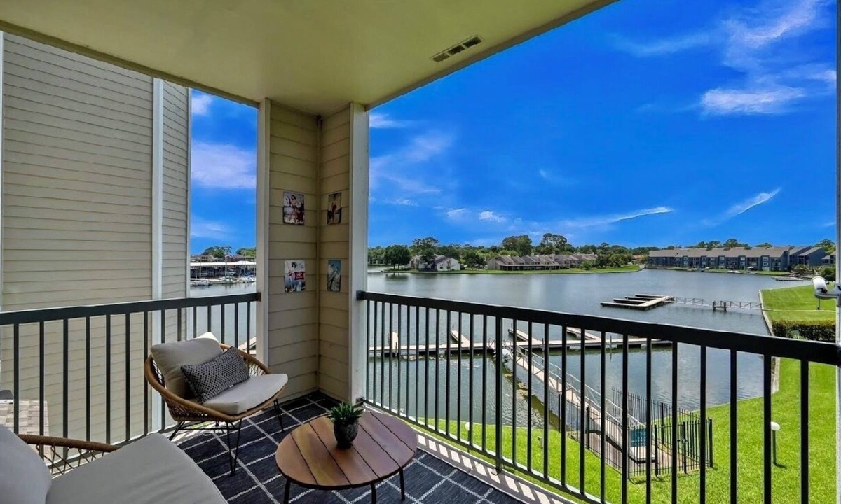 Walden on Lake Conroe Condo | “LAKE IT EASY” Luxury 1-bedroom lake front condo on Lake Conroe