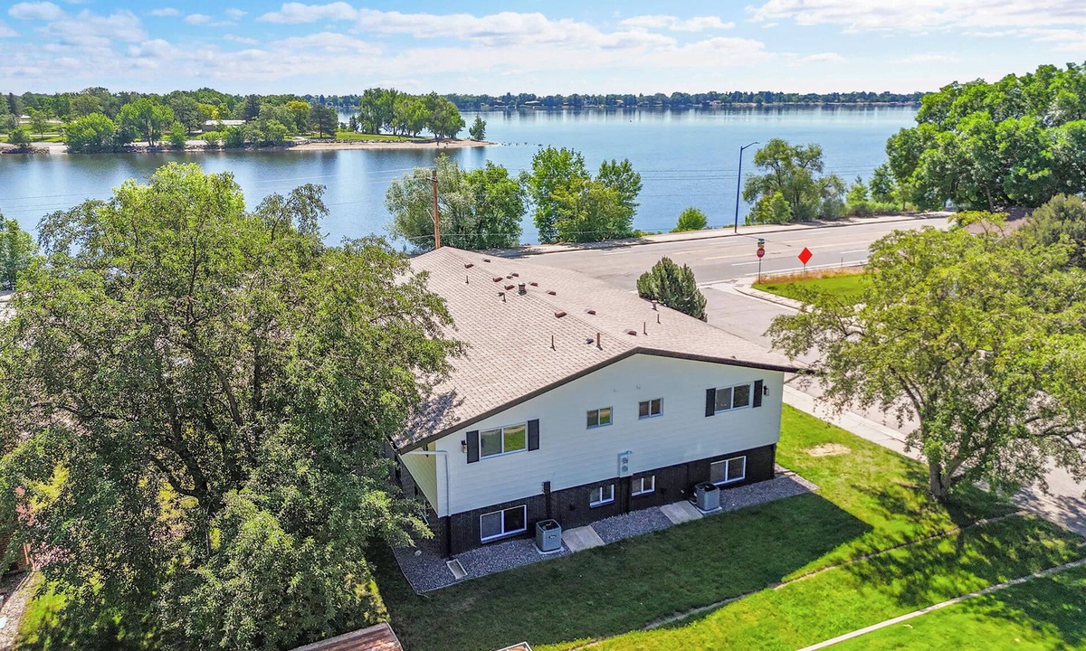 Loveland House | Lake Loveland Lookout | Balcony & Modern Reno