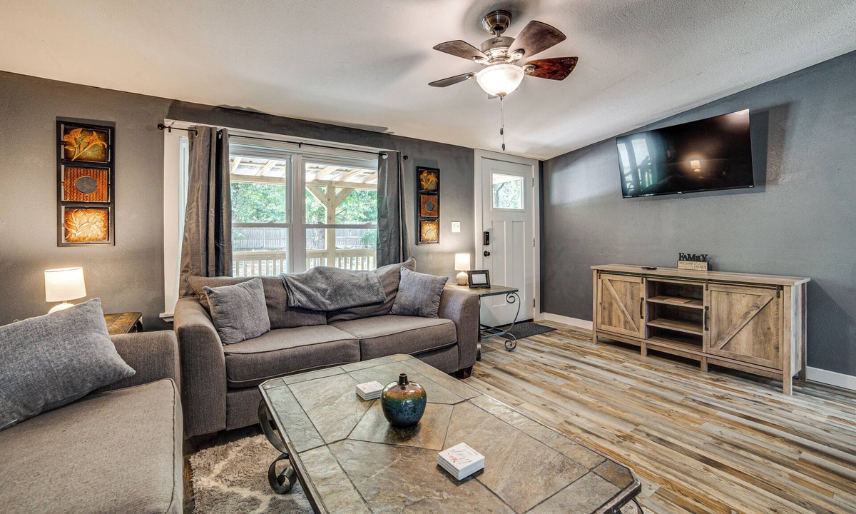 Wills Point House | Lake Tawakoni Basecamp: Covered Patio + Fire Pit!