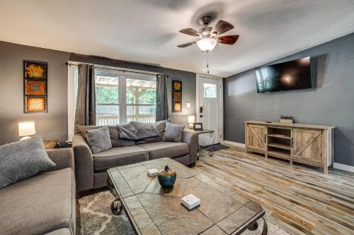 Wills Point House | Lake Tawakoni Basecamp: Covered Patio + Fire Pit!